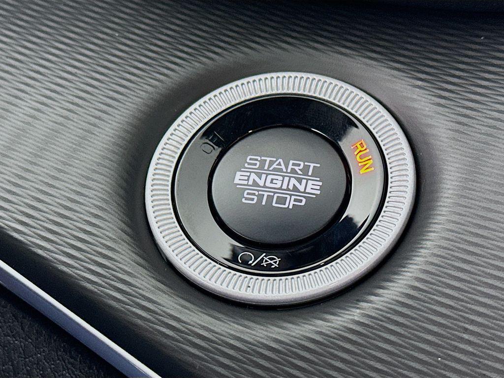 new 2025 Jeep Grand Cherokee car, priced at $39,186