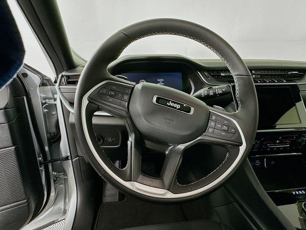 new 2025 Jeep Grand Cherokee car, priced at $39,186