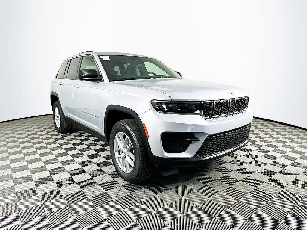 new 2025 Jeep Grand Cherokee car, priced at $39,186