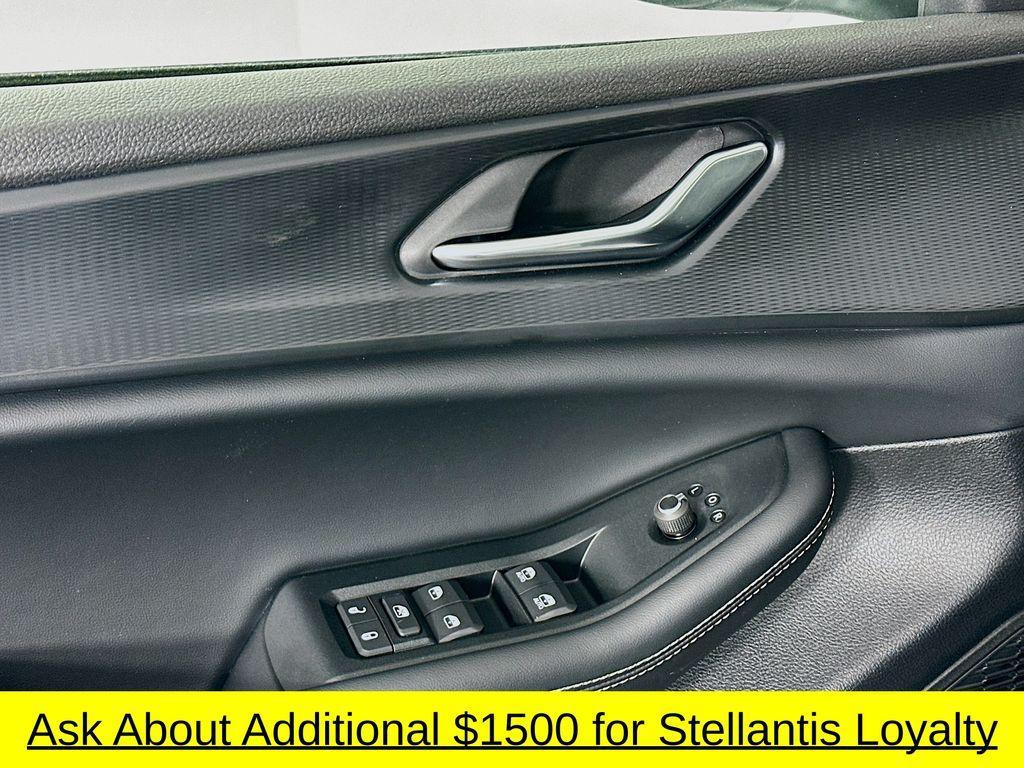 new 2025 Jeep Grand Cherokee car, priced at $39,186