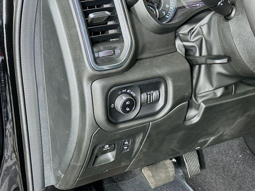 new 2025 Ram 1500 car, priced at $53,781