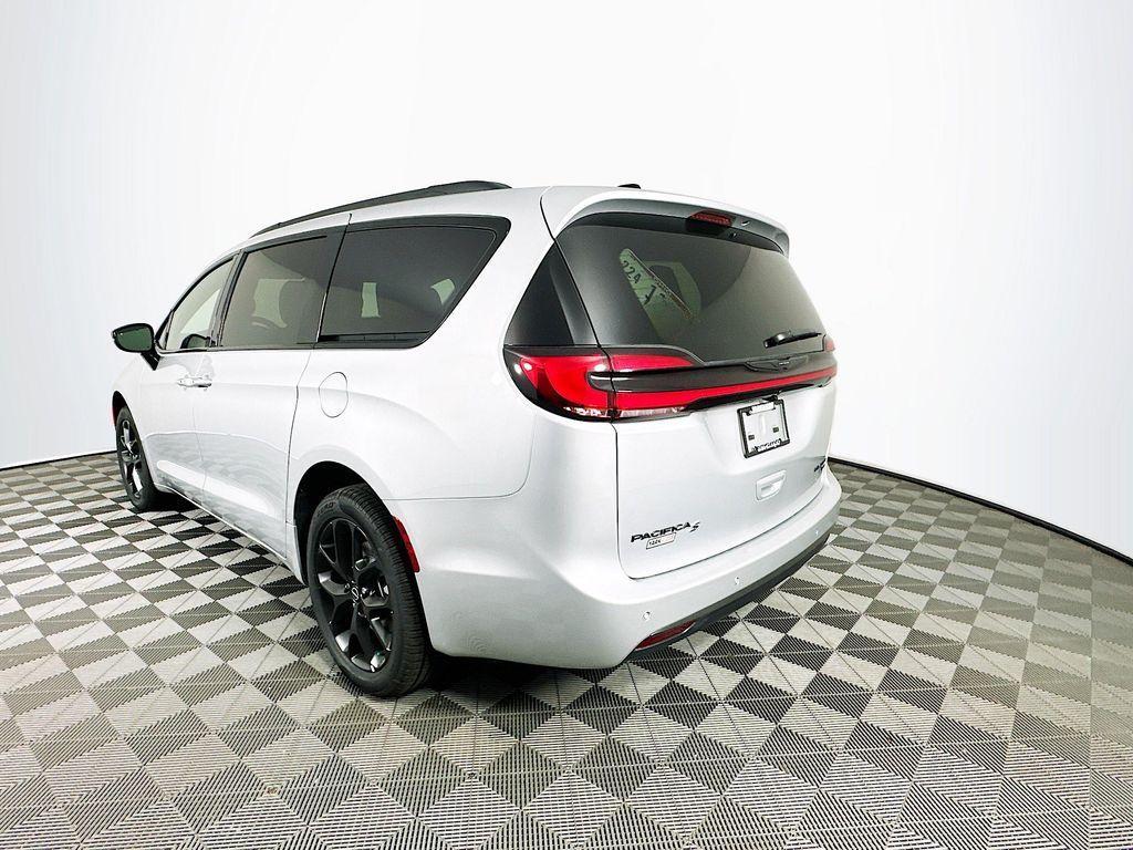 new 2026 Chrysler Pacifica car, priced at $50,006