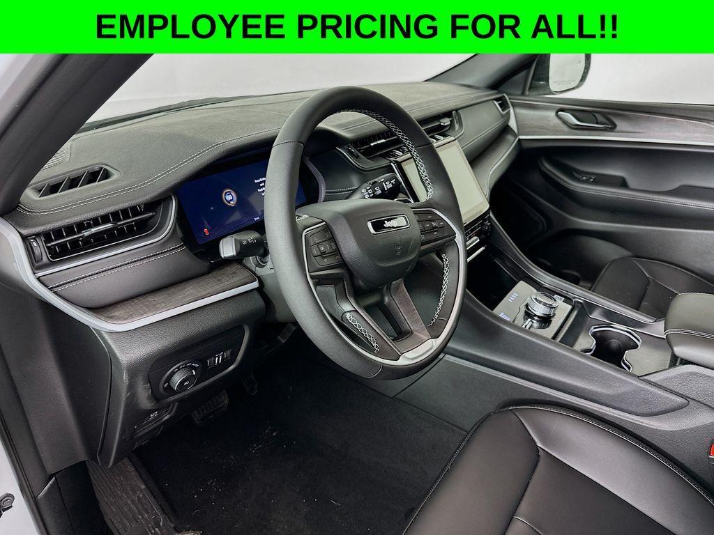 new 2025 Jeep Grand Cherokee car, priced at $43,656