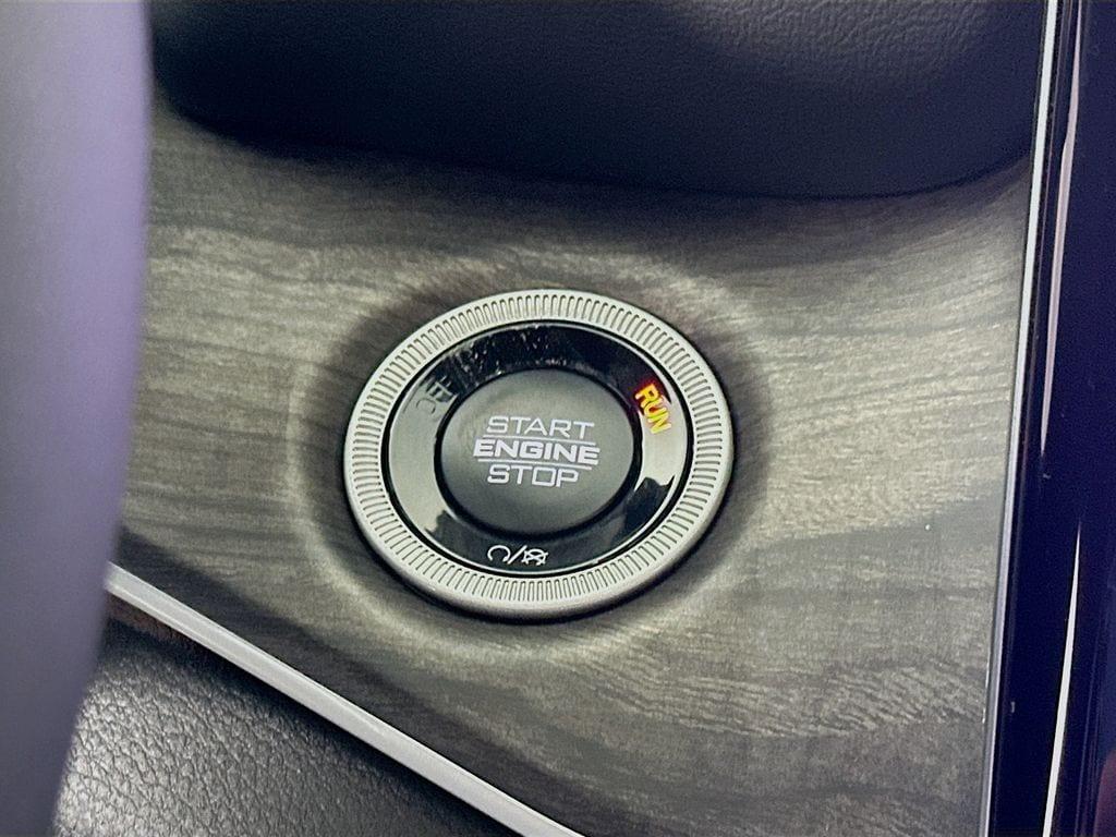 new 2025 Jeep Grand Cherokee car, priced at $40,906