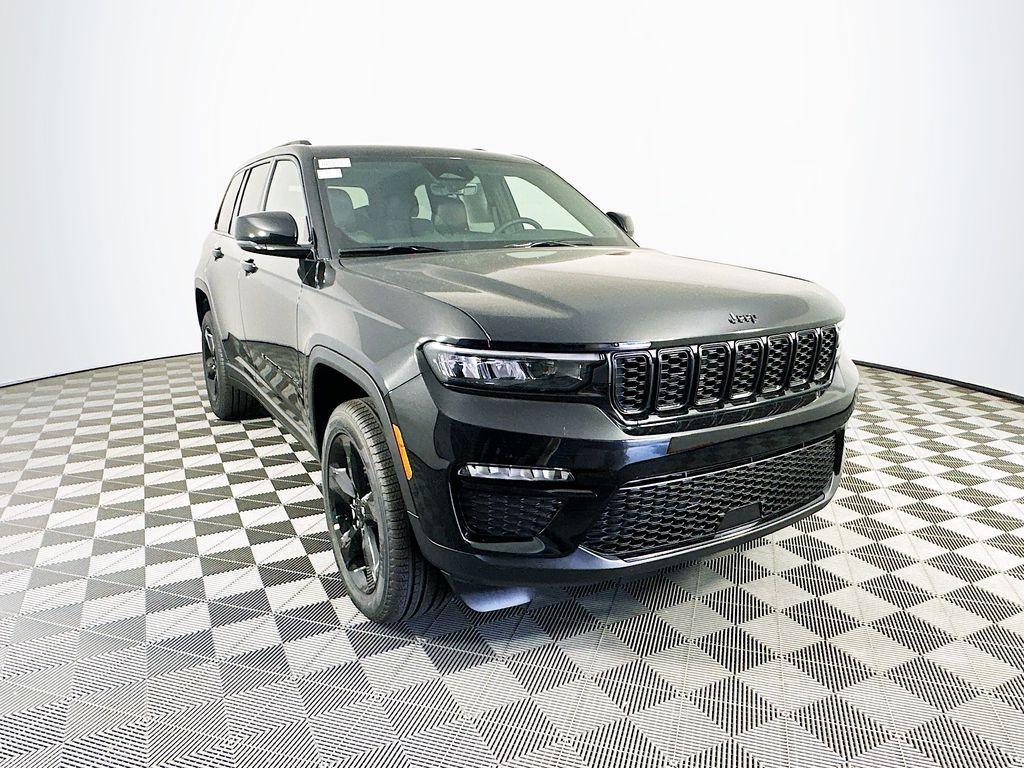 new 2025 Jeep Grand Cherokee car, priced at $45,685