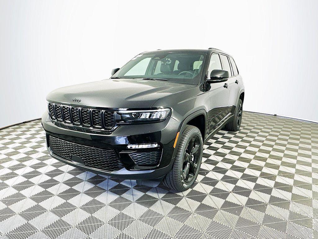 new 2025 Jeep Grand Cherokee car, priced at $45,685