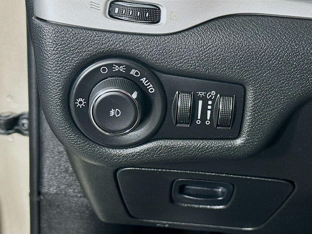 used 2015 Jeep Cherokee car, priced at $12,600