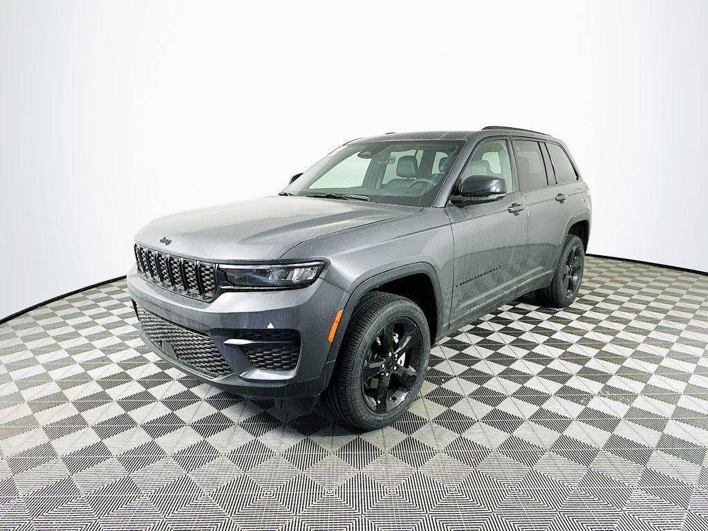 new 2025 Jeep Grand Cherokee car, priced at $41,792