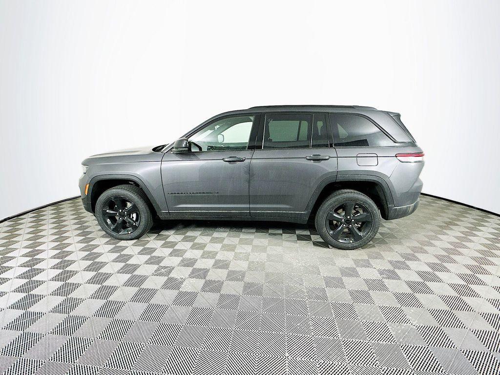 new 2025 Jeep Grand Cherokee car, priced at $41,792