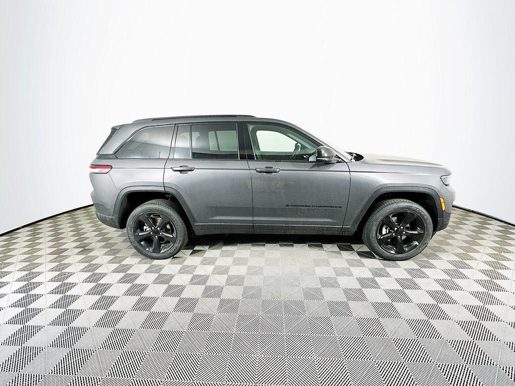 new 2025 Jeep Grand Cherokee car, priced at $41,792