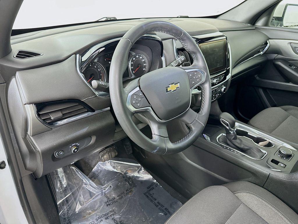 used 2023 Chevrolet Traverse car, priced at $27,499