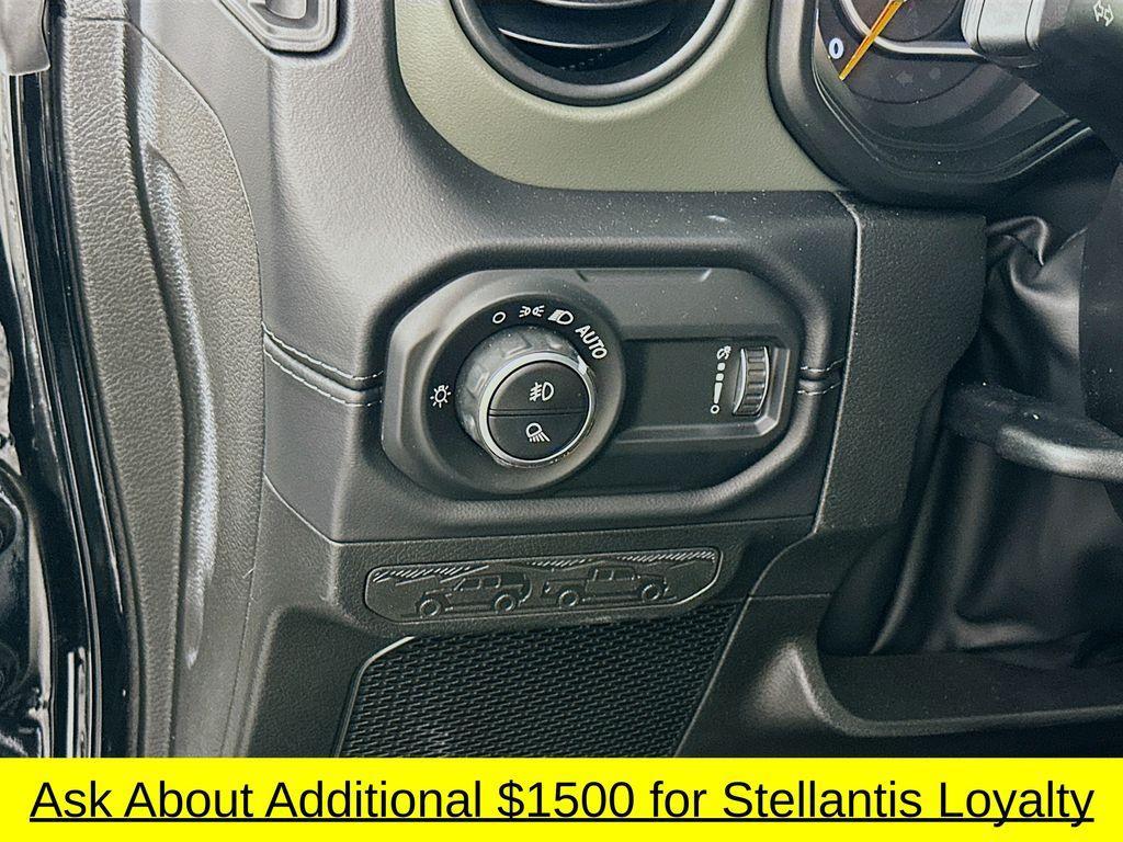 new 2025 Jeep Gladiator car, priced at $52,668