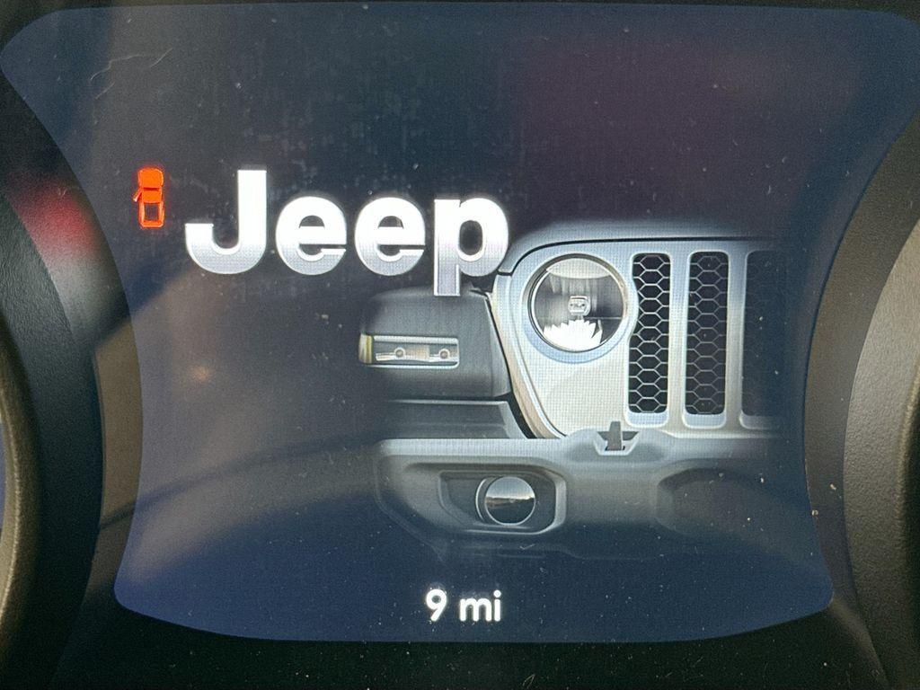 new 2025 Jeep Gladiator car, priced at $41,997