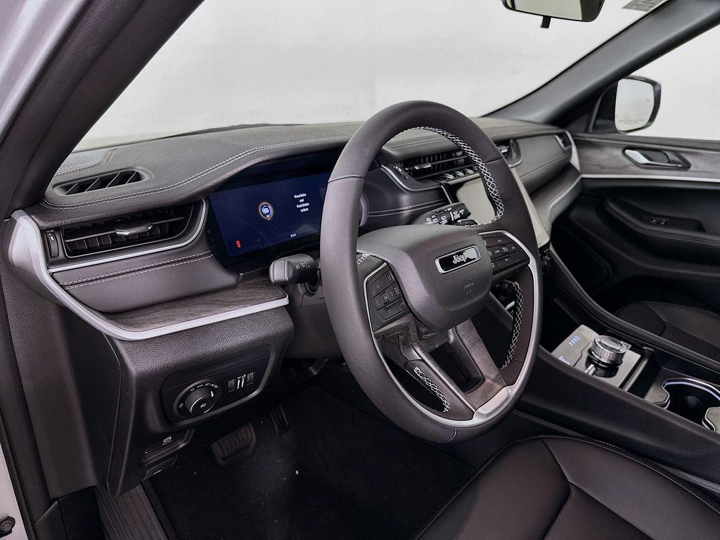 new 2025 Jeep Grand Cherokee car, priced at $47,750