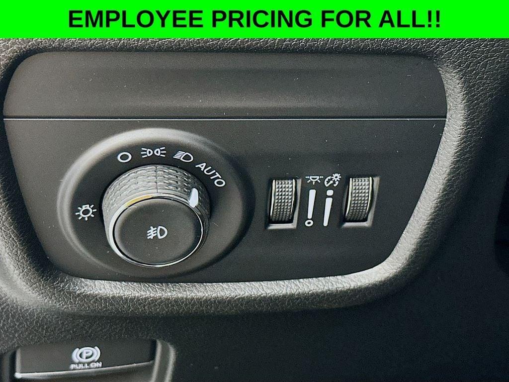 new 2025 Jeep Grand Cherokee car, priced at $47,750