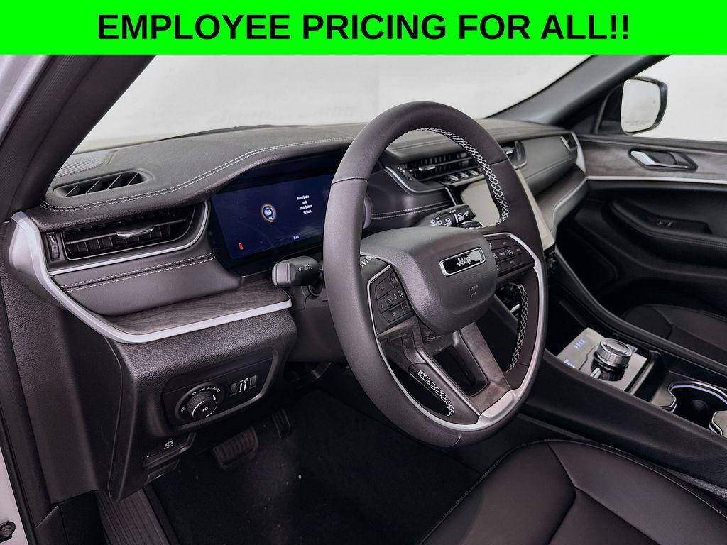new 2025 Jeep Grand Cherokee car, priced at $47,750