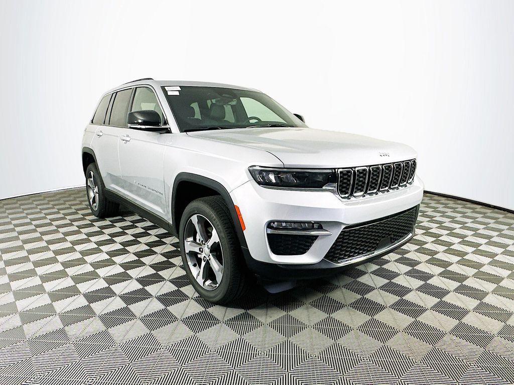 new 2025 Jeep Grand Cherokee car, priced at $47,750