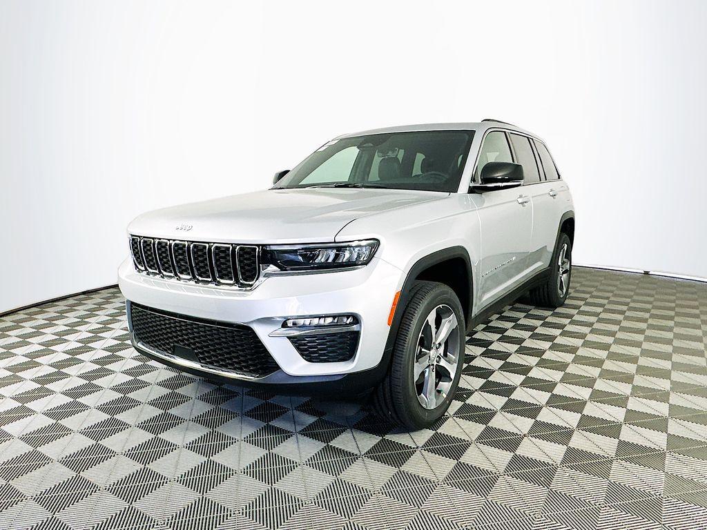 new 2025 Jeep Grand Cherokee car, priced at $47,750