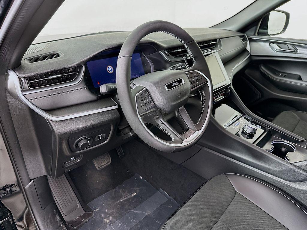 new 2025 Jeep Grand Cherokee car, priced at $44,482