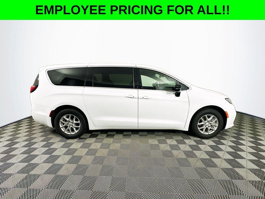 new 2025 Chrysler Pacifica car, priced at $40,596