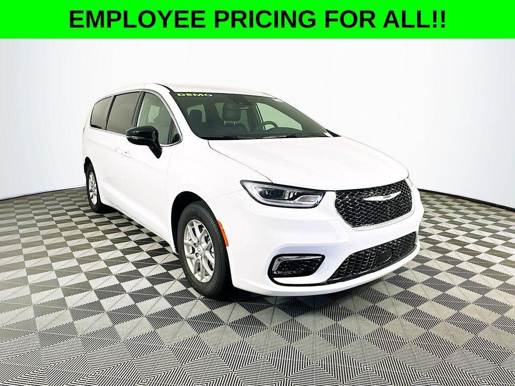 new 2025 Chrysler Pacifica car, priced at $40,596