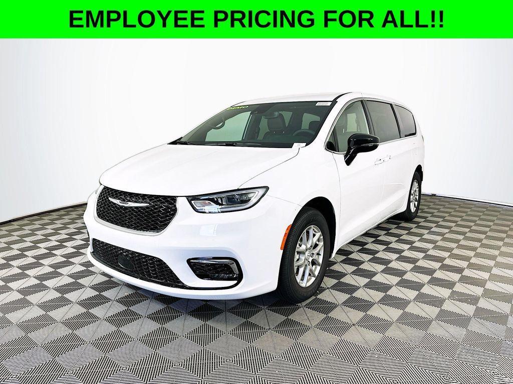 new 2025 Chrysler Pacifica car, priced at $40,596