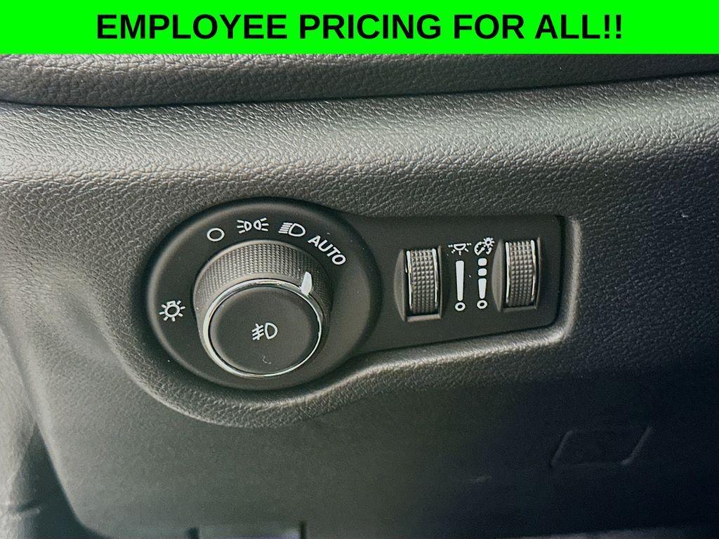 new 2025 Chrysler Pacifica car, priced at $40,596