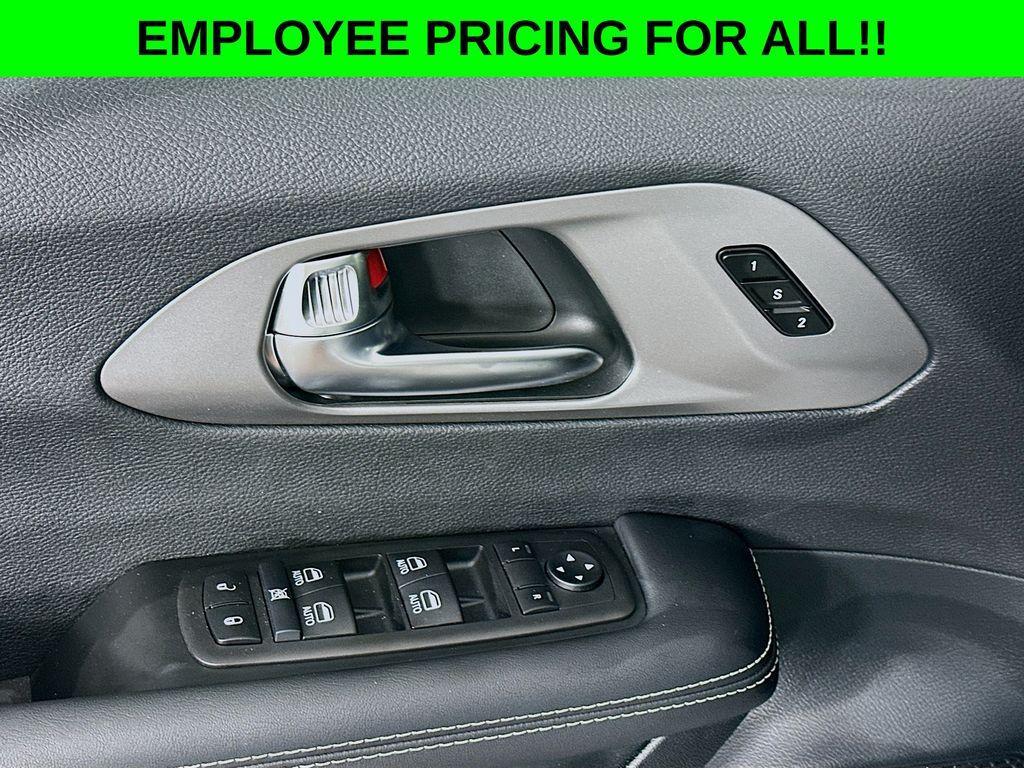 new 2025 Chrysler Pacifica car, priced at $40,596
