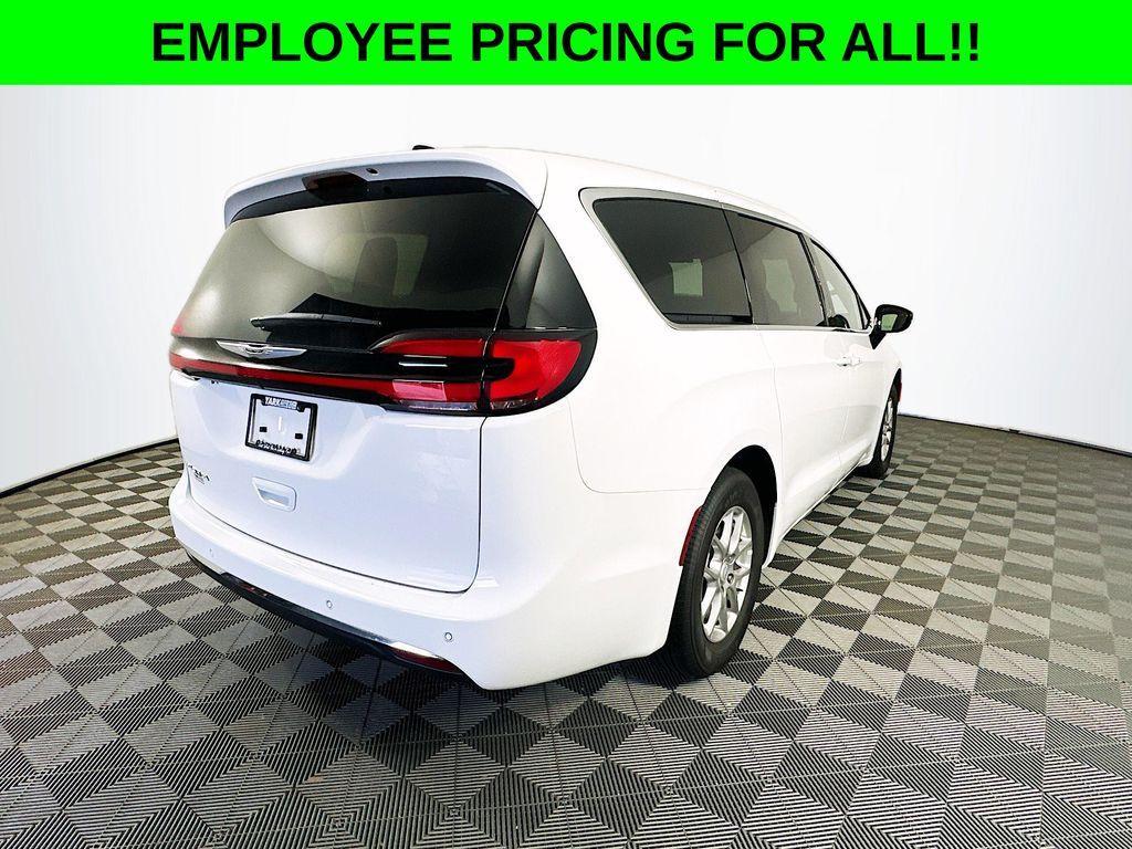 new 2025 Chrysler Pacifica car, priced at $40,596