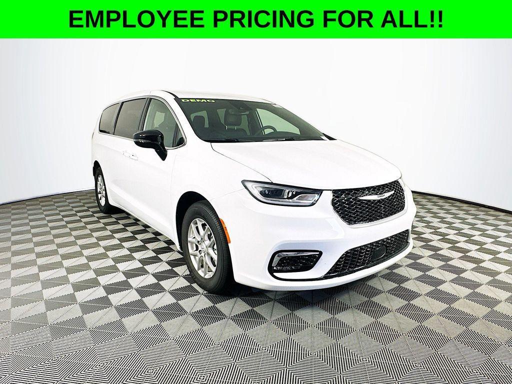 new 2025 Chrysler Pacifica car, priced at $40,596