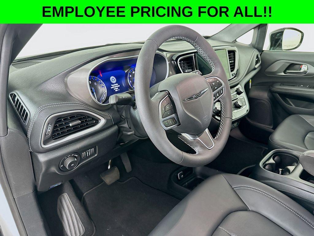 new 2025 Chrysler Pacifica car, priced at $40,596