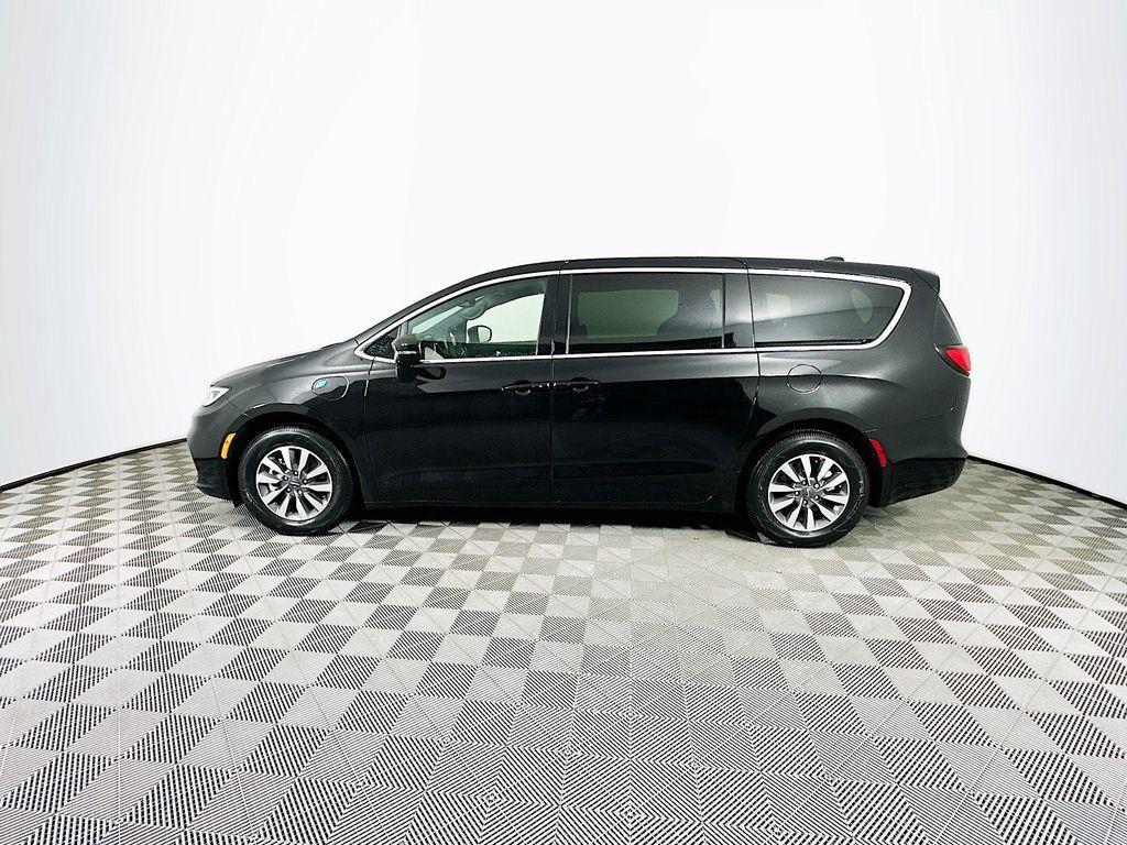 new 2025 Chrysler Pacifica Hybrid car, priced at $34,909