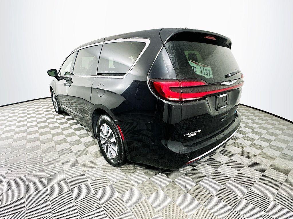 new 2025 Chrysler Pacifica Hybrid car, priced at $34,909