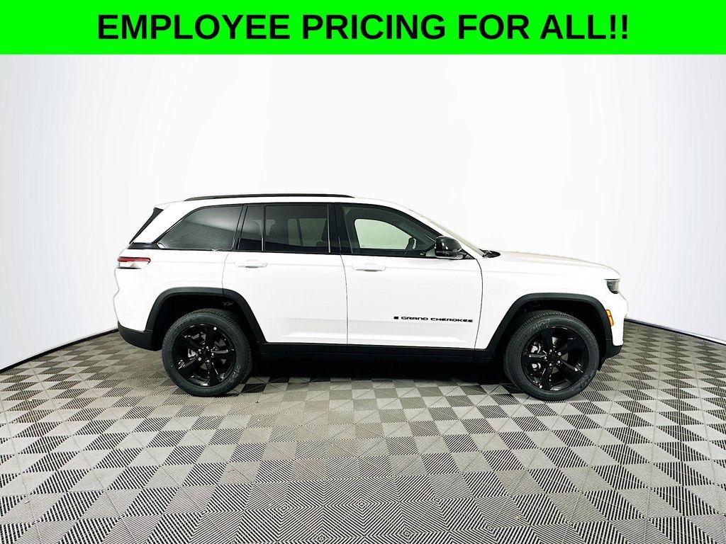 new 2025 Jeep Grand Cherokee car, priced at $43,973