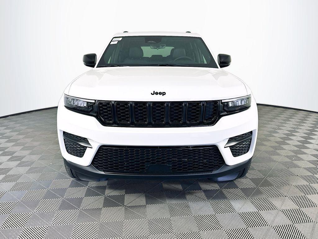 new 2025 Jeep Grand Cherokee car, priced at $42,973