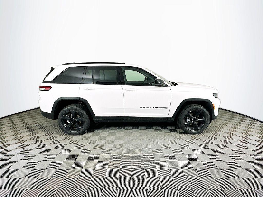 new 2025 Jeep Grand Cherokee car, priced at $41,711