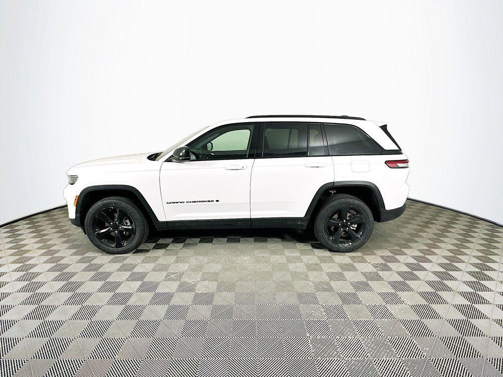 new 2025 Jeep Grand Cherokee car, priced at $41,711