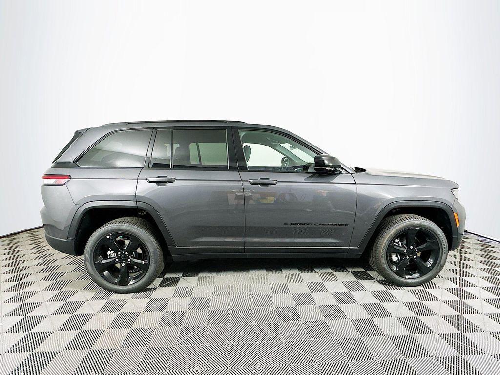 new 2025 Jeep Grand Cherokee car, priced at $45,685