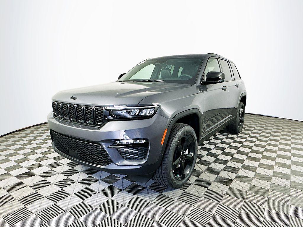 new 2025 Jeep Grand Cherokee car, priced at $45,685
