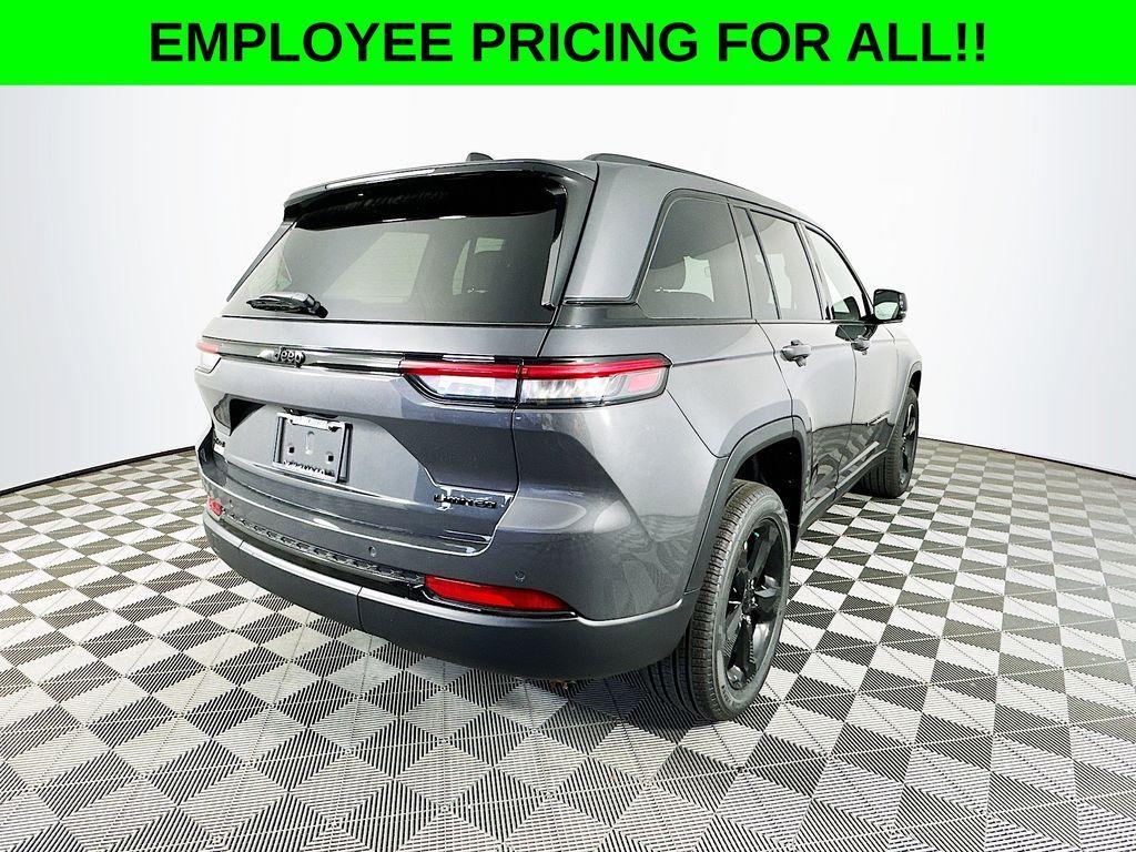 new 2025 Jeep Grand Cherokee car, priced at $45,685