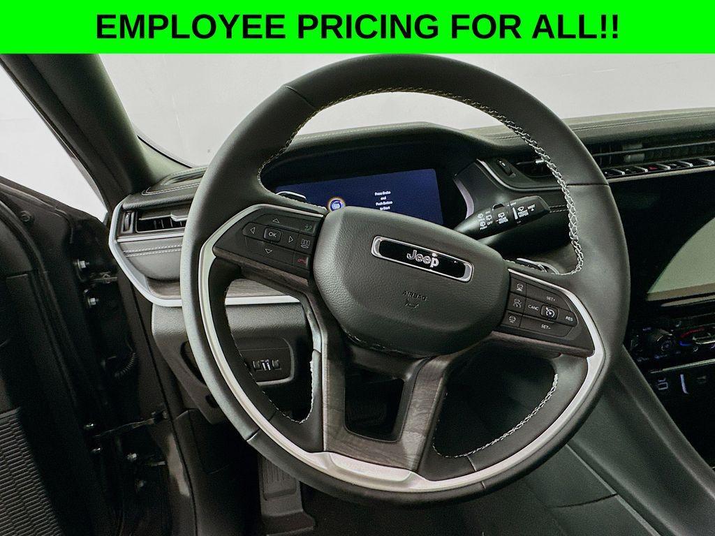 new 2025 Jeep Grand Cherokee car, priced at $45,685