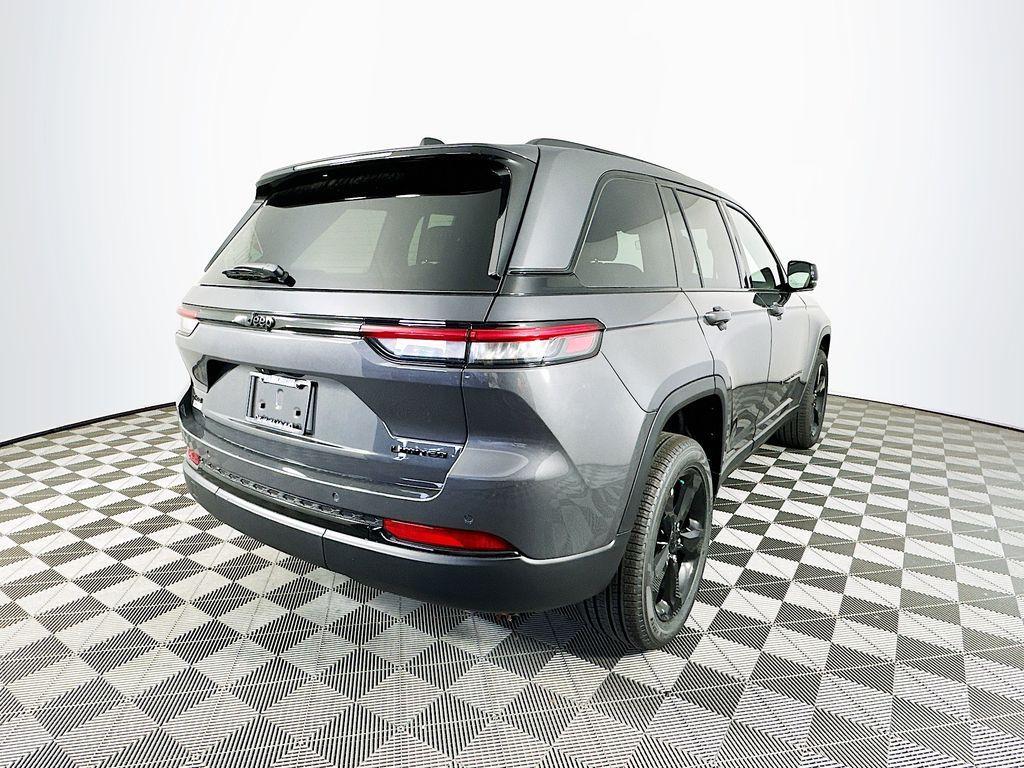 new 2025 Jeep Grand Cherokee car, priced at $45,685