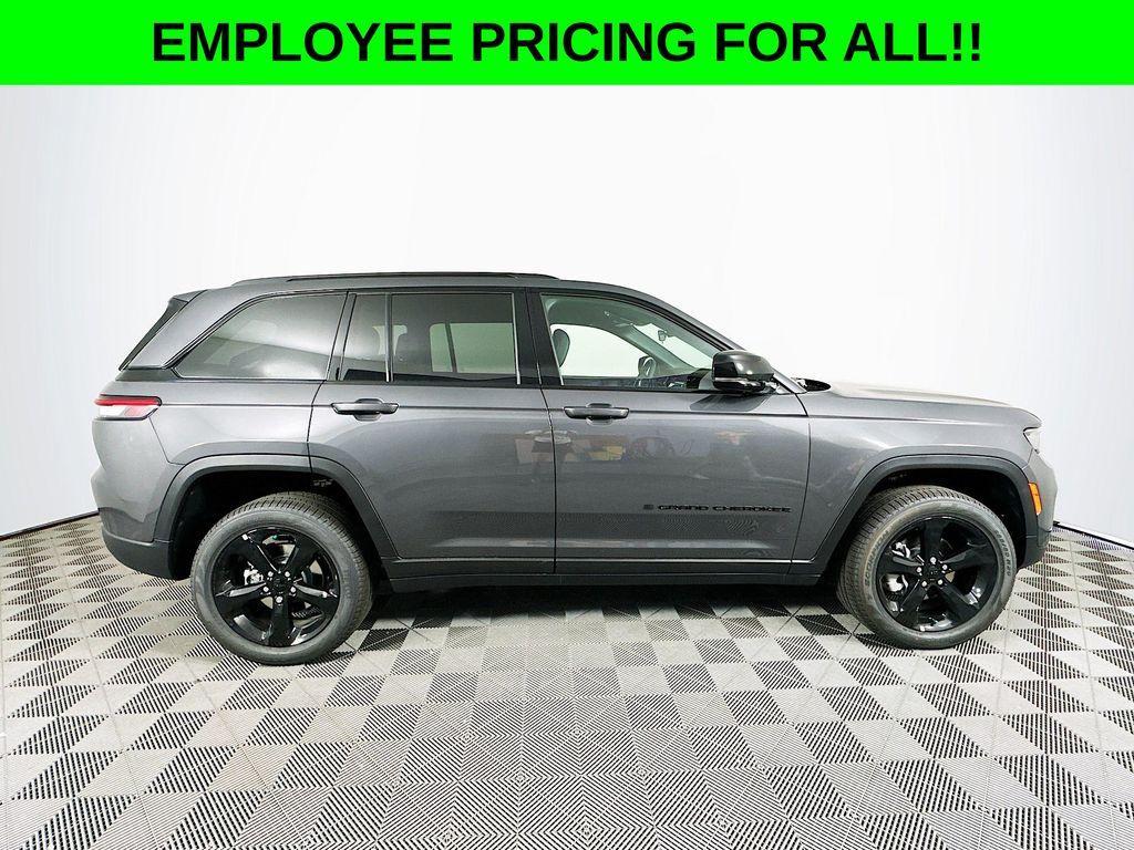 new 2025 Jeep Grand Cherokee car, priced at $45,685