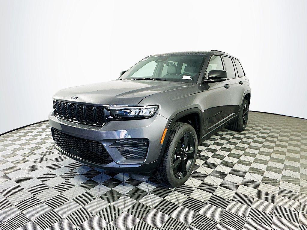 new 2025 Jeep Grand Cherokee car, priced at $40,779