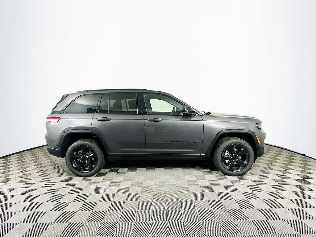 new 2025 Jeep Grand Cherokee car, priced at $40,779