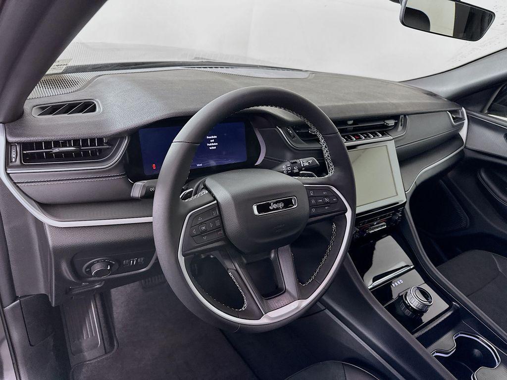 new 2025 Jeep Grand Cherokee car, priced at $40,779