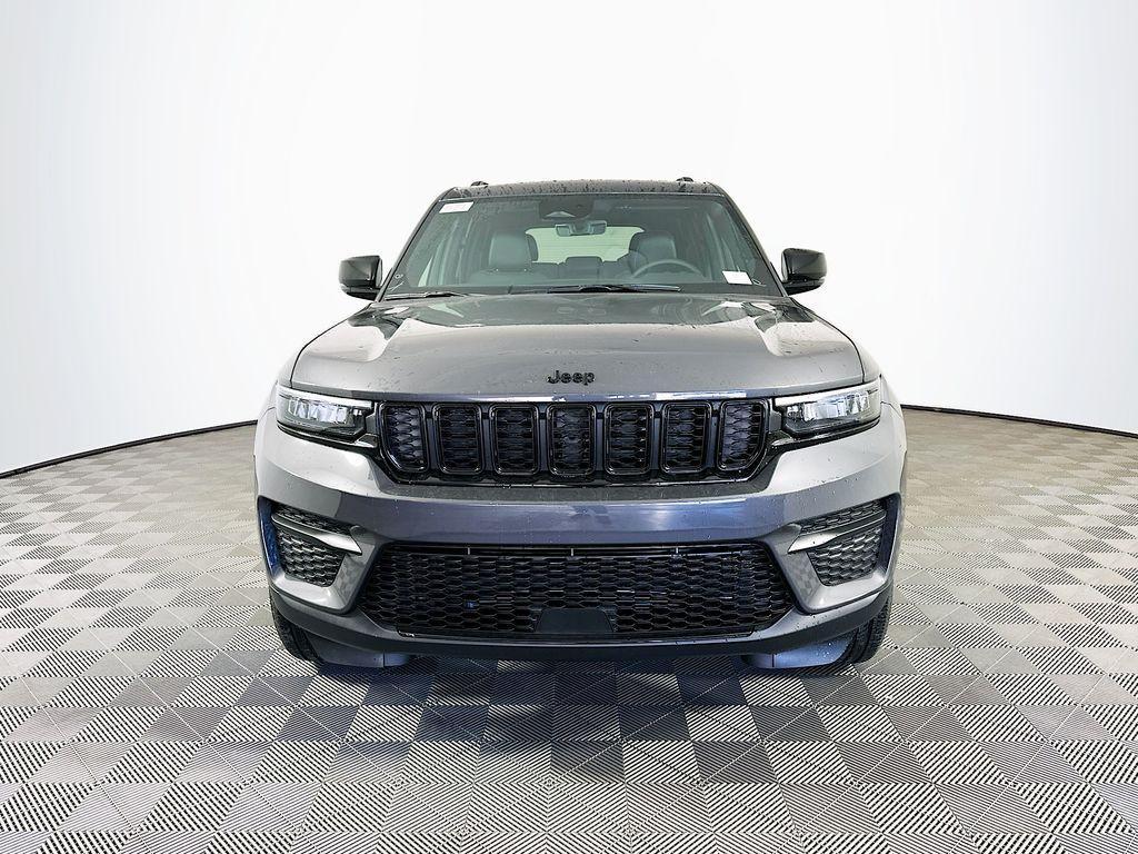 new 2025 Jeep Grand Cherokee car, priced at $40,779