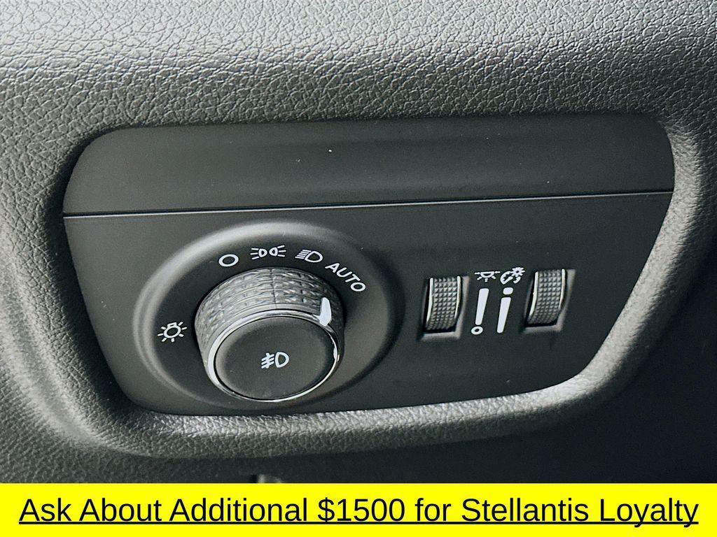 new 2025 Jeep Grand Cherokee car, priced at $41,964