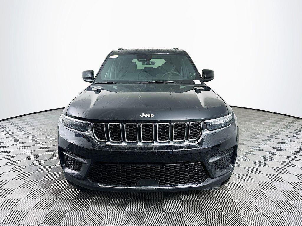 new 2025 Jeep Grand Cherokee car, priced at $38,627