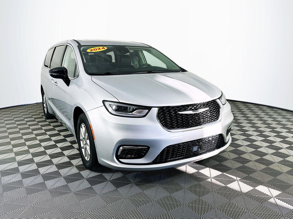 used 2024 Chrysler Pacifica car, priced at $30,994